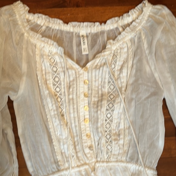 KIVARI Dress - Picture 3 of 4